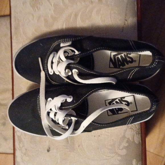 Shoes - Picture 1 of 4